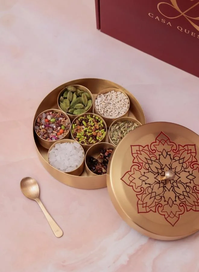 كازا كيسيرا صندوق زعفران نحاسي مصنوع يدويًا من كاسا كيسيرا - صندوق فاخر لتخزين المخشوش والتوابل العربية